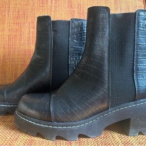 Sorel Black Ankle Boots with Chunky Sole